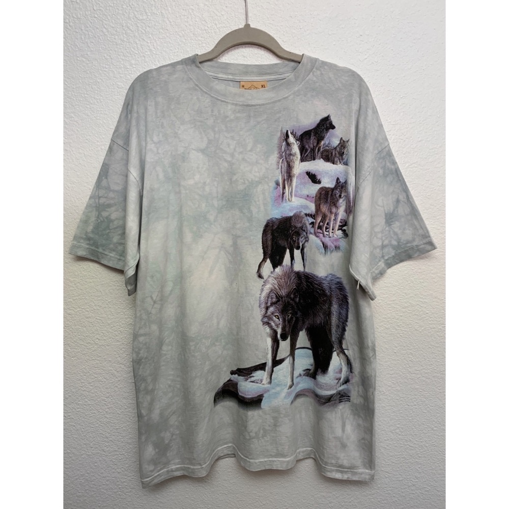 VINTAGE “THE MOUNTAIN - WOLF PACK “ TSHIRT 🐺 🏔